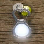 Брелок для ключей NiteIze GetLit с открывашкой и фонариком — изображение 4